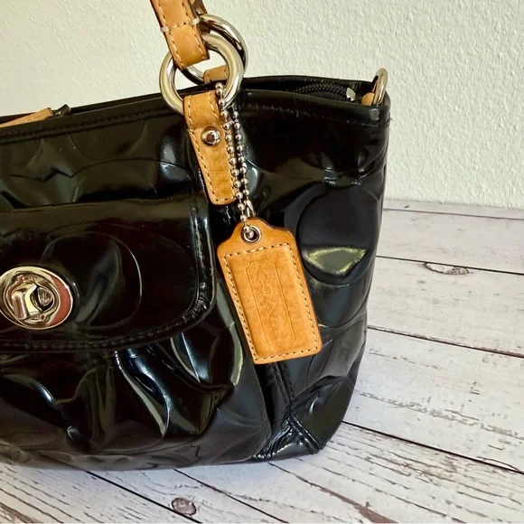 Coach Vintage Black Patent Leather Habdbag - Picture 3 of 16